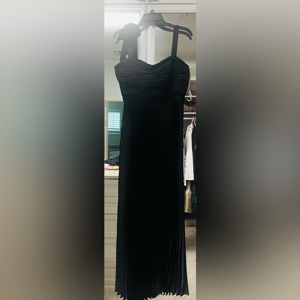 Lulu's Classic Black Attire